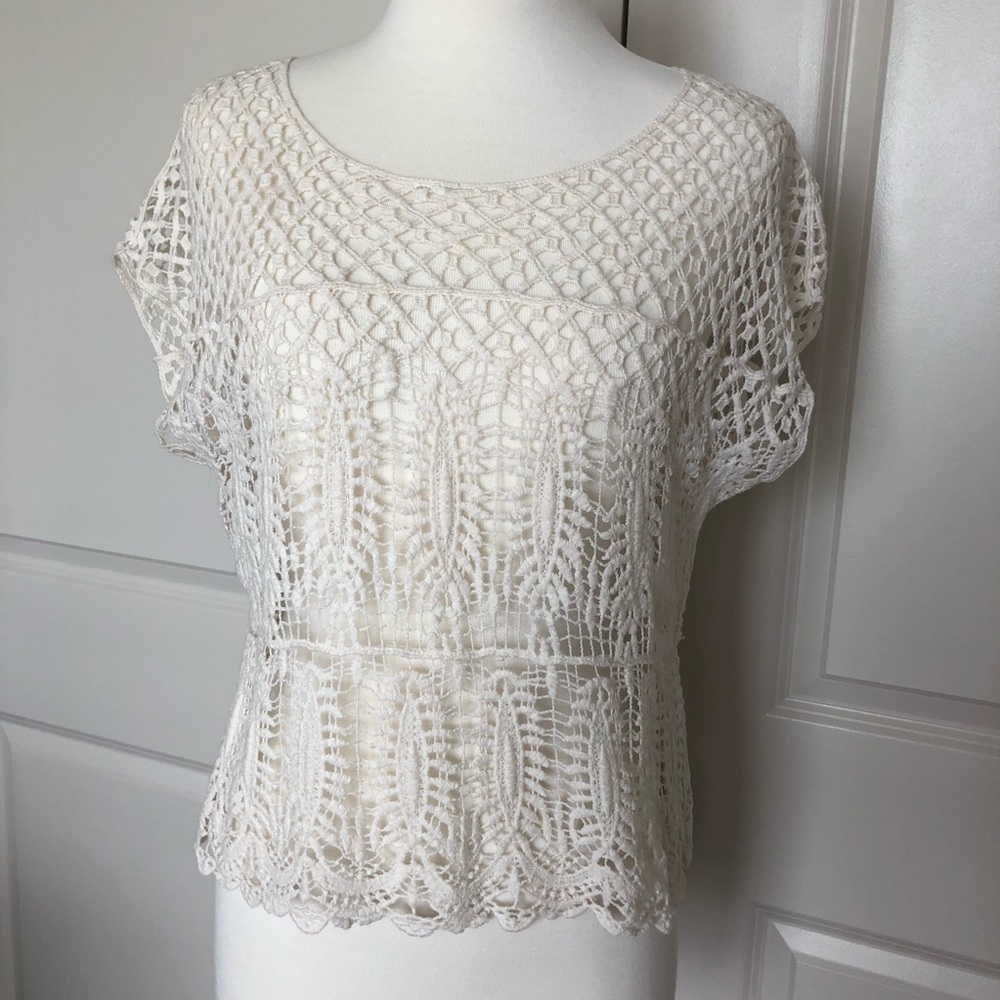 Forever 21 Crop Lace Crochet Scallop Cream Top S